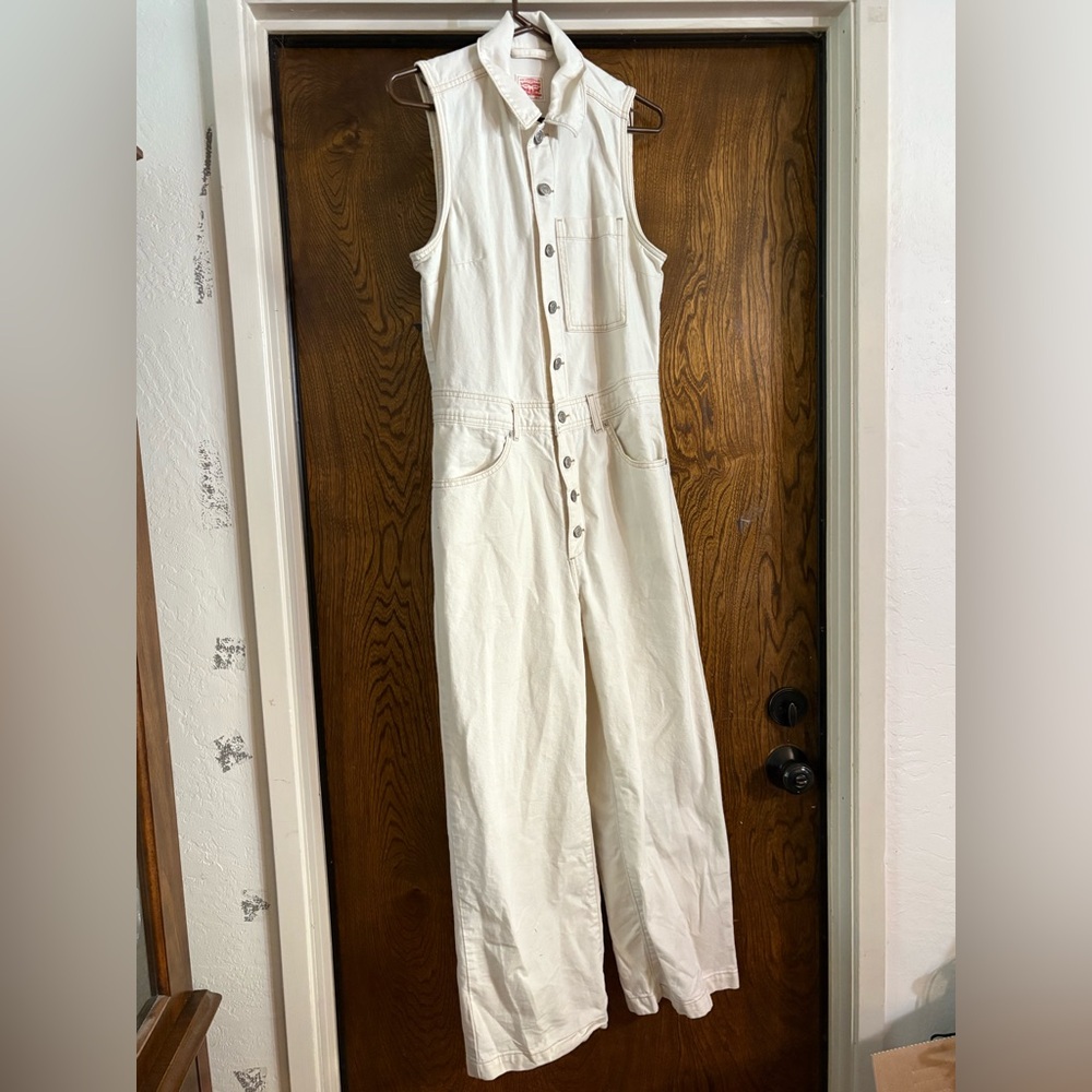 Levi's Classic White Apparel